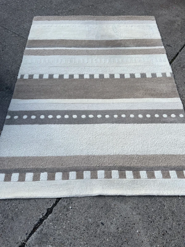 tapis d'Orient contemporain avant lavage