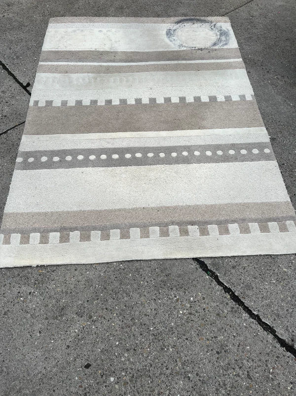 tapis d'Orient contemporain avant lavage
