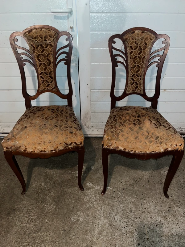 rénovation de chaises de salle à manger rustiques avant