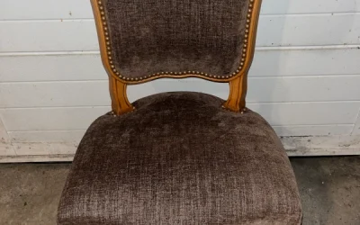 Rénovation d’une Chaise en Bois Style Années 70-80