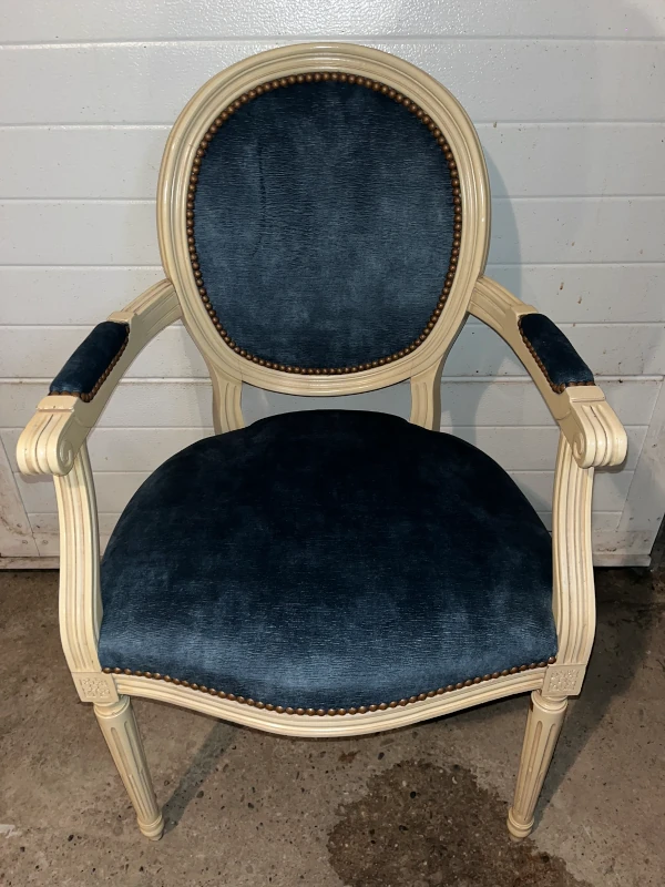 La Rénovation d’un Fauteuil Médaillon Cabriolet Louis XVI