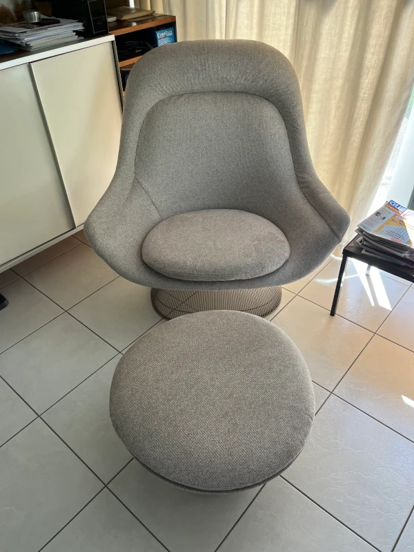Fauteuil Warren Platner restauré avec tissu neuf et repose-pied rénové